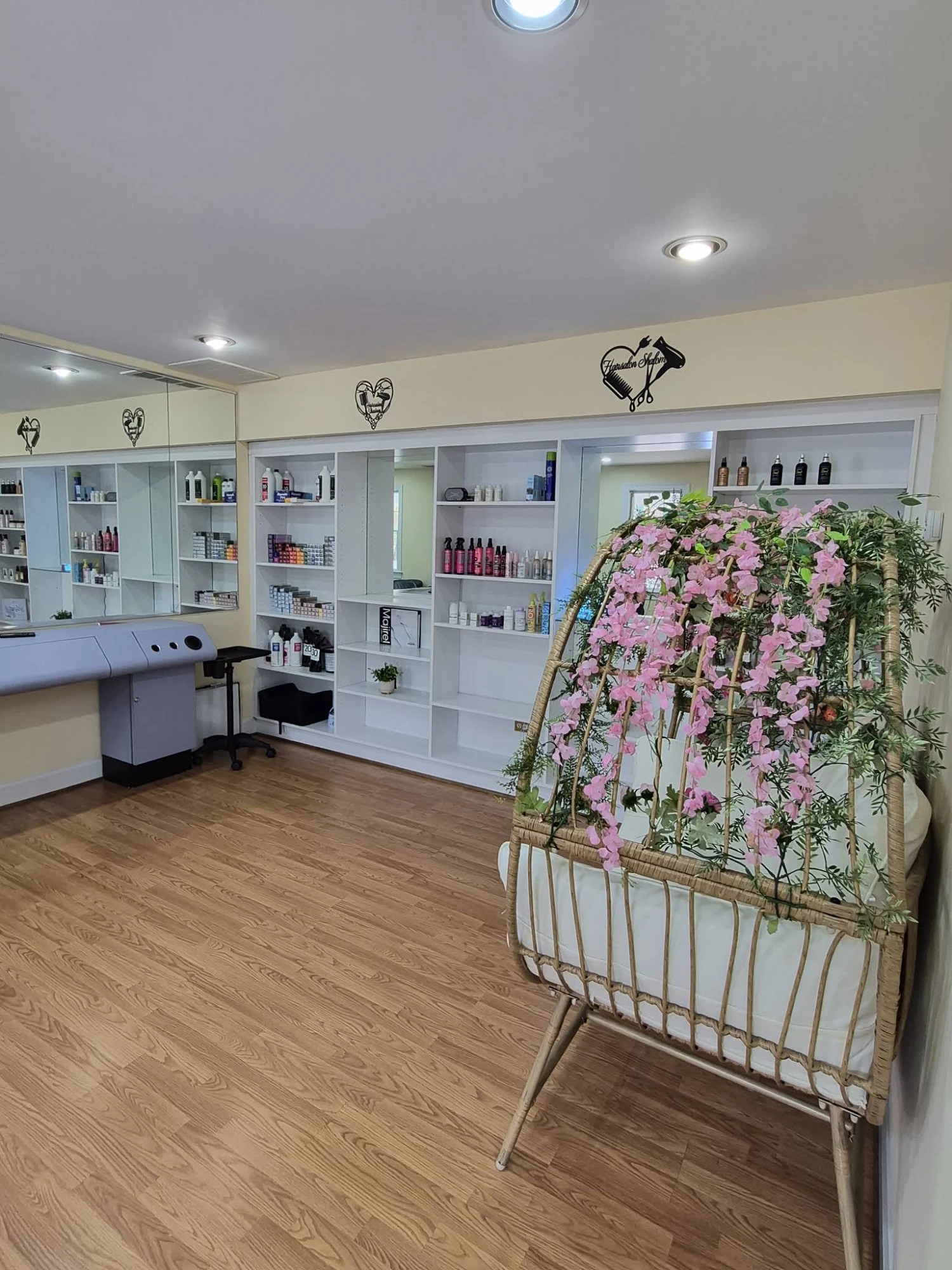 Salon interior welcome front